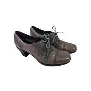 Clarks Bendables block gray leather heeled shoes. Size 10.